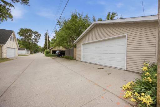 1041 5th Street N, Fargo, ND 58102