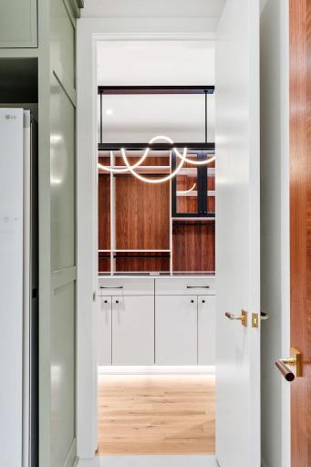 Walk-through primary bedroom to laundry room