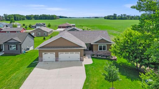 Move in ready Rambler on dead end street.