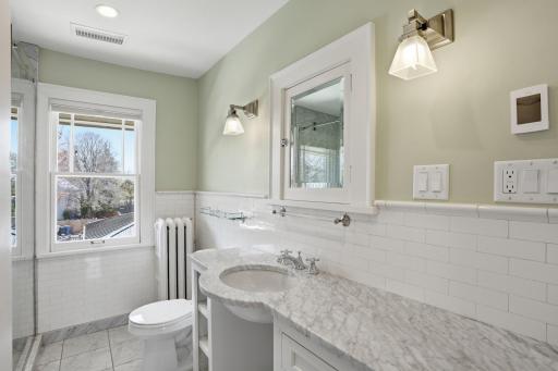 2200 Kenwood Parkway - Upper shared 3/4 bath
