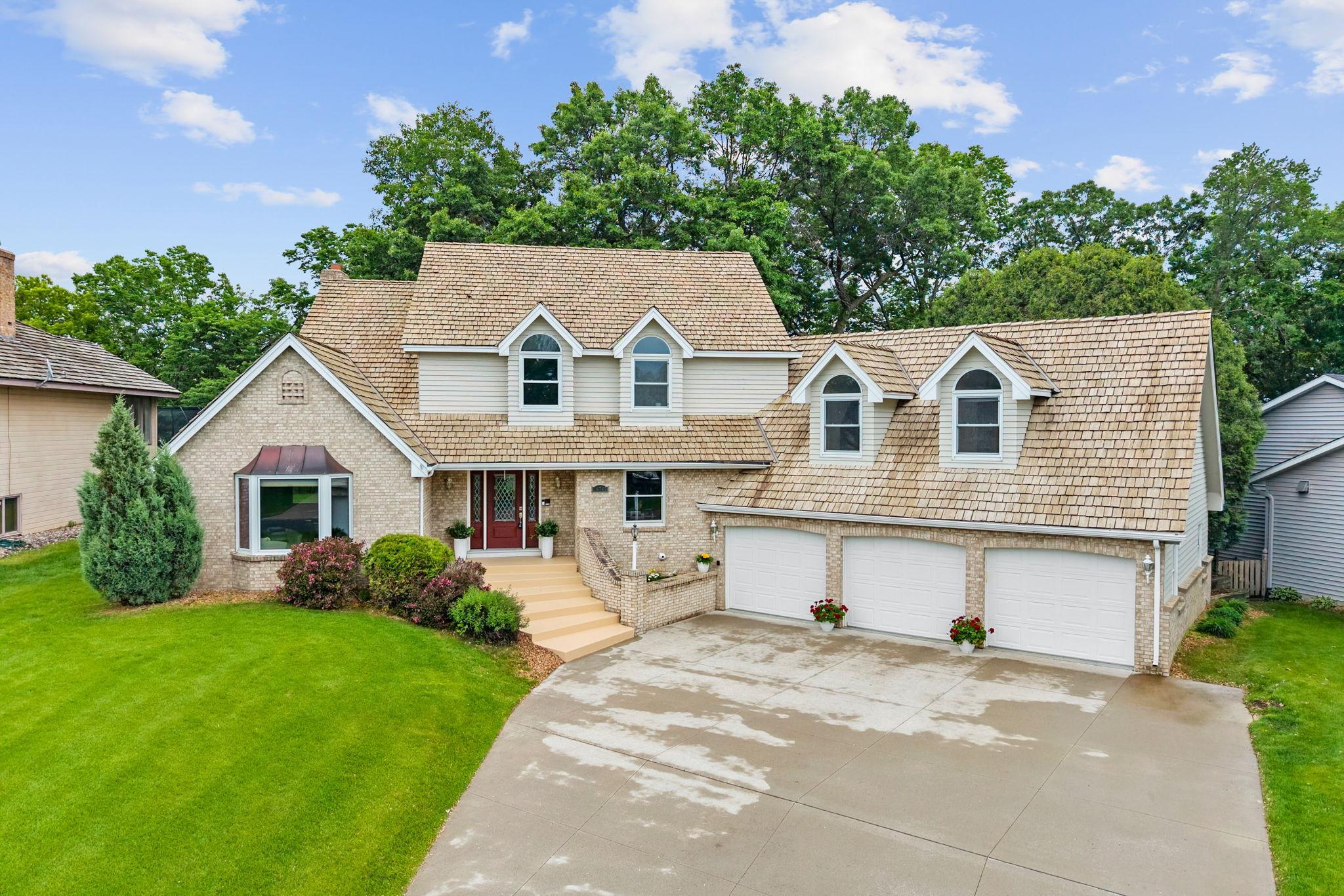 3 car garage!
