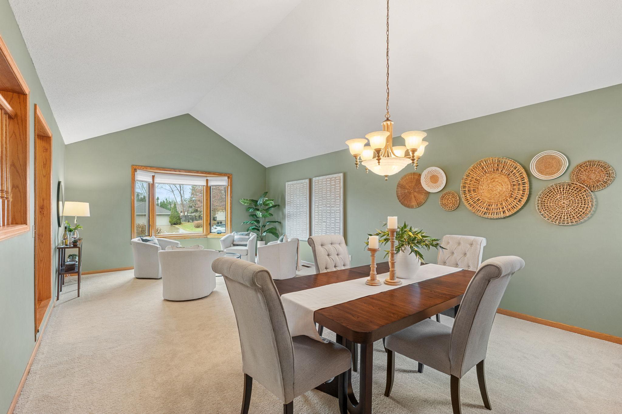 Oversized room for easy entertaining!