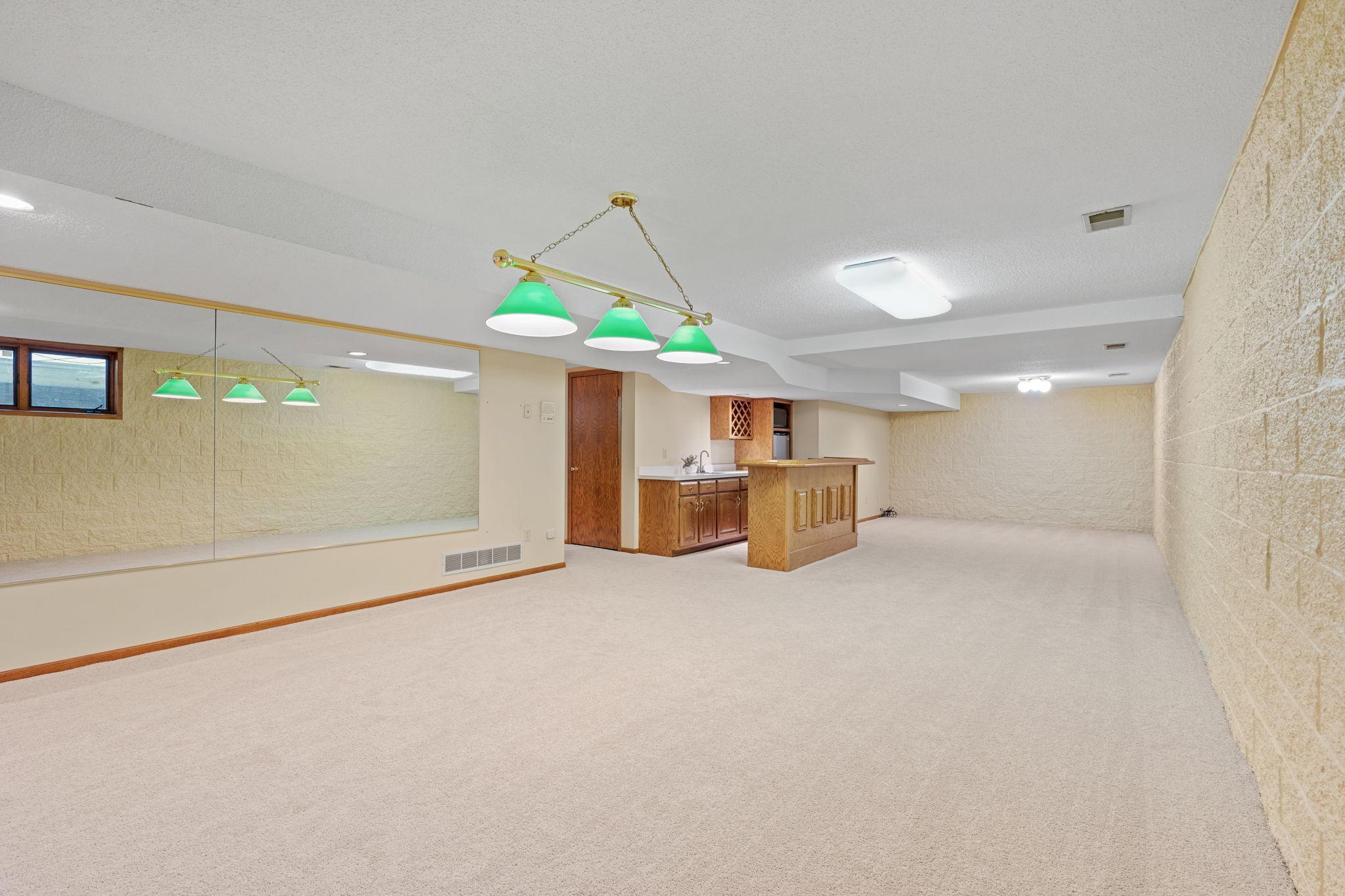Lower level wet bar!