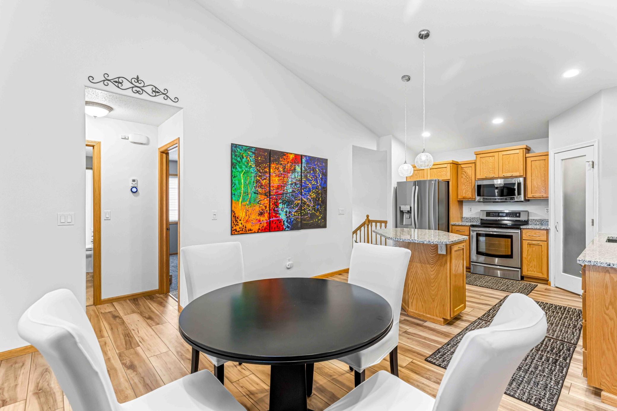 Kitchen & Dining