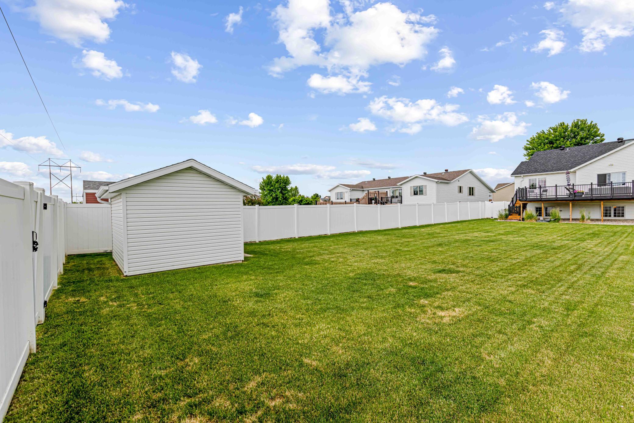 Shed & Large Fenced Yard