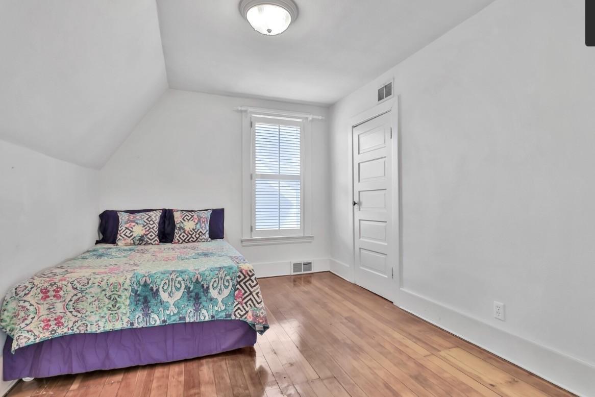 Upper level Bedroom 2