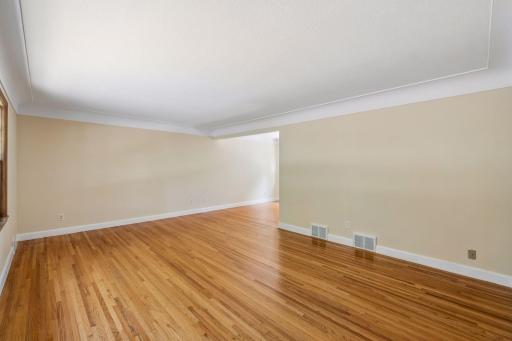 2670 Regent Avenue N, Minneapolis, MN 55422