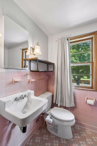 2670 Regent Avenue N, Minneapolis, MN 55422