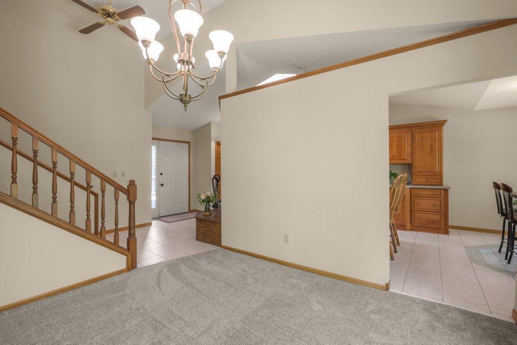 View to the nice big entry way.