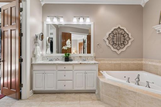 17738 Landmark Court, Lakeville, MN 55044