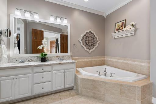 17738 Landmark Court, Lakeville, MN 55044