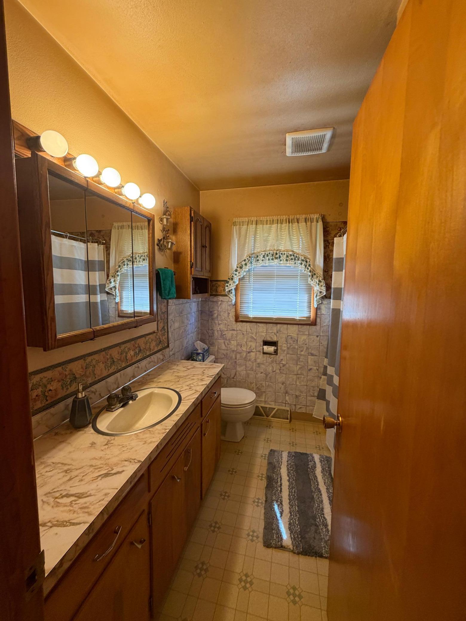 Main floor full bath