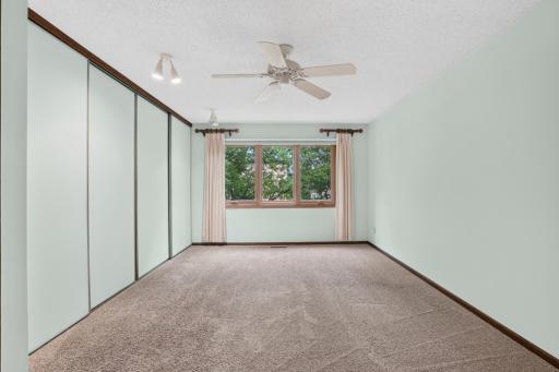 7055 Robinwood Trail, Saint Paul, MN 55125