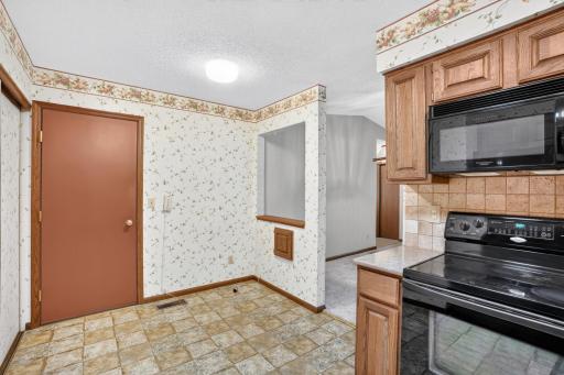 7055 Robinwood Trail, Saint Paul, MN 55125