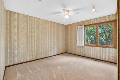 7055 Robinwood Trail, Saint Paul, MN 55125