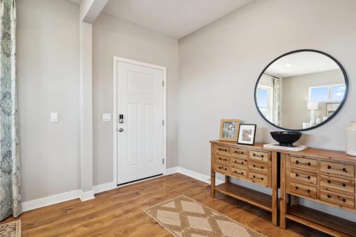 Large foyer space to welcome your guests.