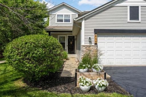848 Newberry Lane, Chaska, MN 55318