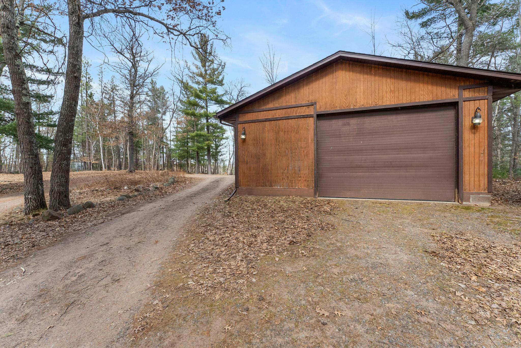 26x40 garage and a circular driveway!