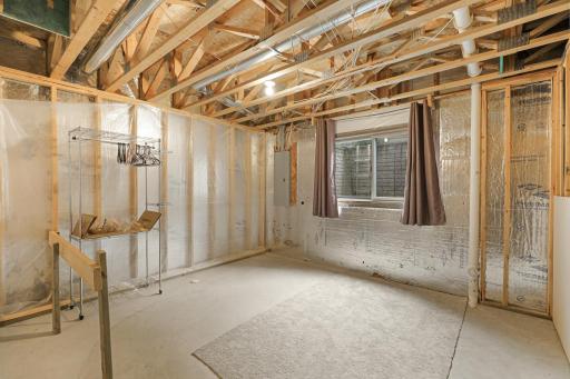 finish this space and have an office or 5th bedroom