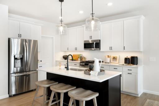 Another Robert Thomas Home, Sold before Print ***Prices, square footage, Photos &/or illustrations may not depict actual home plan configuration. Features, materials & finishes shown may contain options Not included.