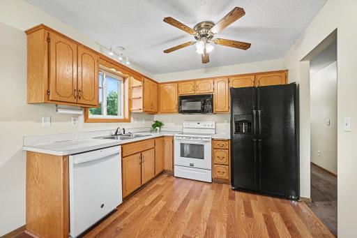9674 Hale Avenue S, Cottage Grove, MN 55016