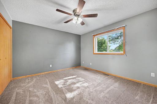 9674 Hale Avenue S, Cottage Grove, MN 55016