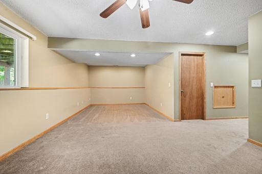9674 Hale Avenue S, Cottage Grove, MN 55016
