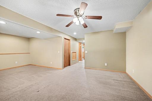 9674 Hale Avenue S, Cottage Grove, MN 55016