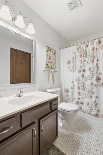 1411 Oak Leaf Lane, Burnsville, MN 55337