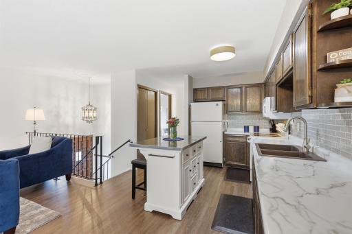 1411 Oak Leaf Lane, Burnsville, MN 55337