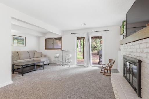 1411 Oak Leaf Lane, Burnsville, MN 55337