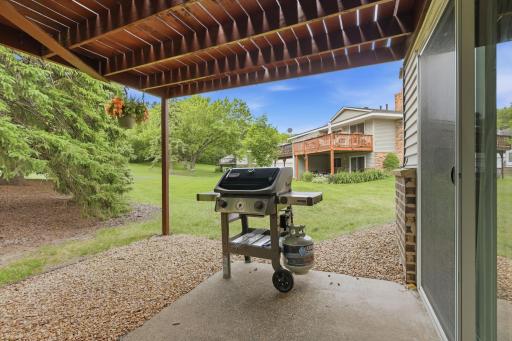 1411 Oak Leaf Lane, Burnsville, MN 55337