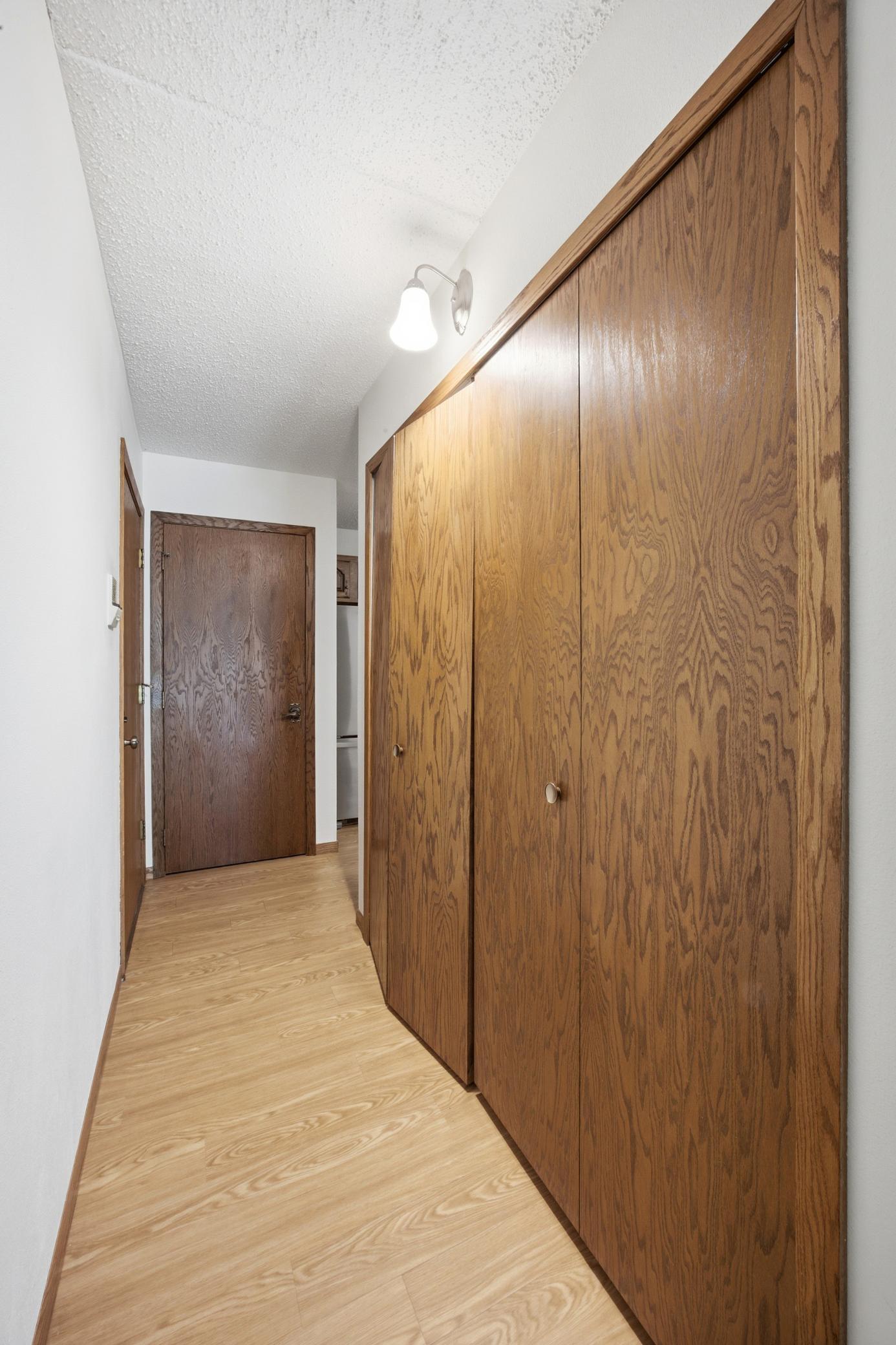Entryway/ Closet