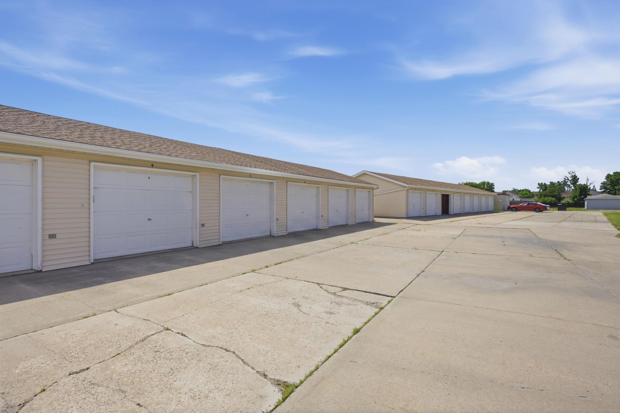 Garage (South Side)
