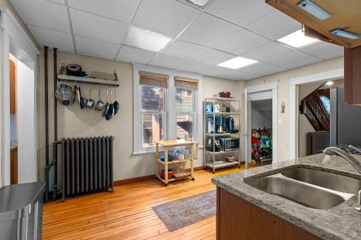27-web-or-mls-922 Armstrong Ave W-233.jpg