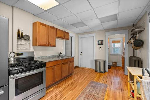31-web-or-mls-922 Armstrong Ave W-253.jpg
