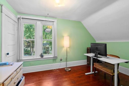 36-web-or-mls-922 Armstrong Ave W-268.jpg