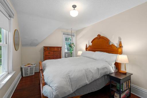 40-web-or-mls-922 Armstrong Ave W-288.jpg
