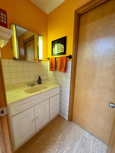 1/2 Bathroom