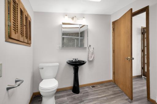 Primary ensuite offers great space!