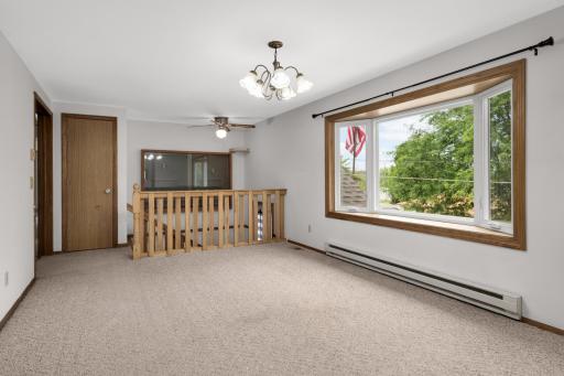 Large bay window really brings in the sunlight!