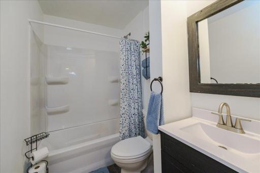 32-Bathroom 2.jpg