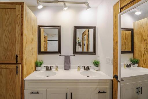24-Bathroom.jpg