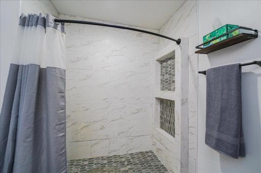 25-Bathroom.jpg