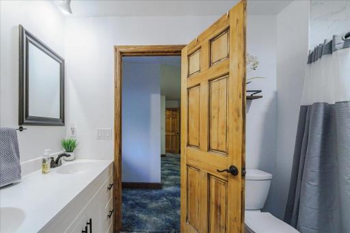 26-Bathroom.jpg