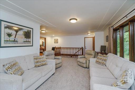20-Living Room.jpg