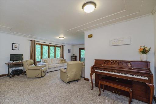 17-Living Room.jpg