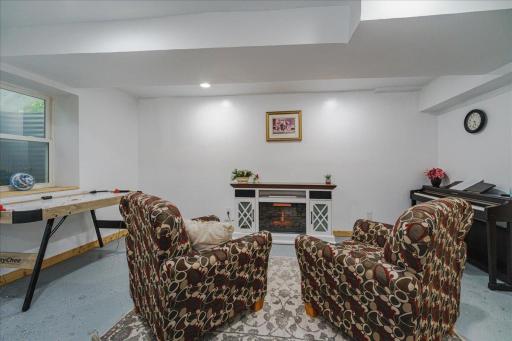 42-Family Room.jpg
