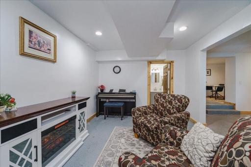 44-Family Room.jpg