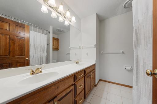 13985 42nd Avenue N, Plymouth, MN 55446